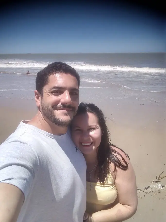Andrew e sua esposa na praia